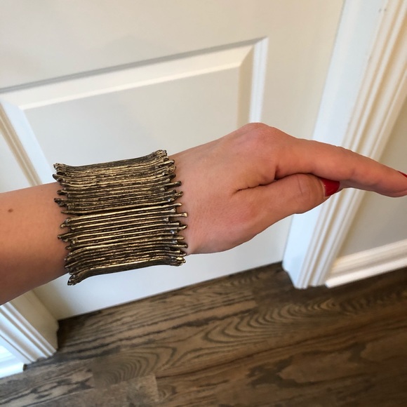 Unique metal cuff - Picture 4 of 5